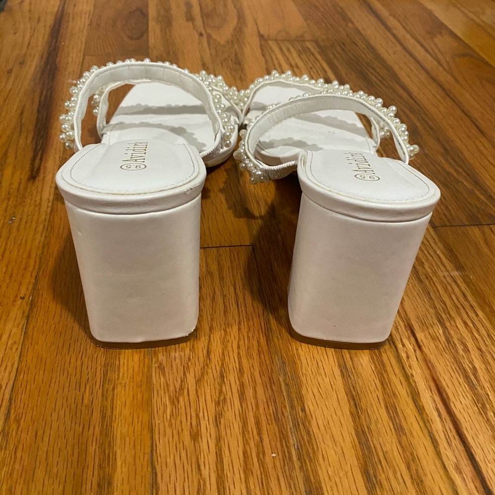 White Square Toe Pearl Strap Block Heels- Size 9.5 - Picture 3 of 4